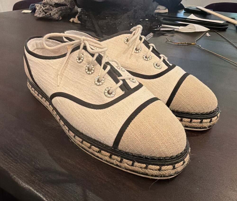 Chanel Canvas Lace-Up CC Logo Espadrille Oxford Flats size 42 VERY CLEAN